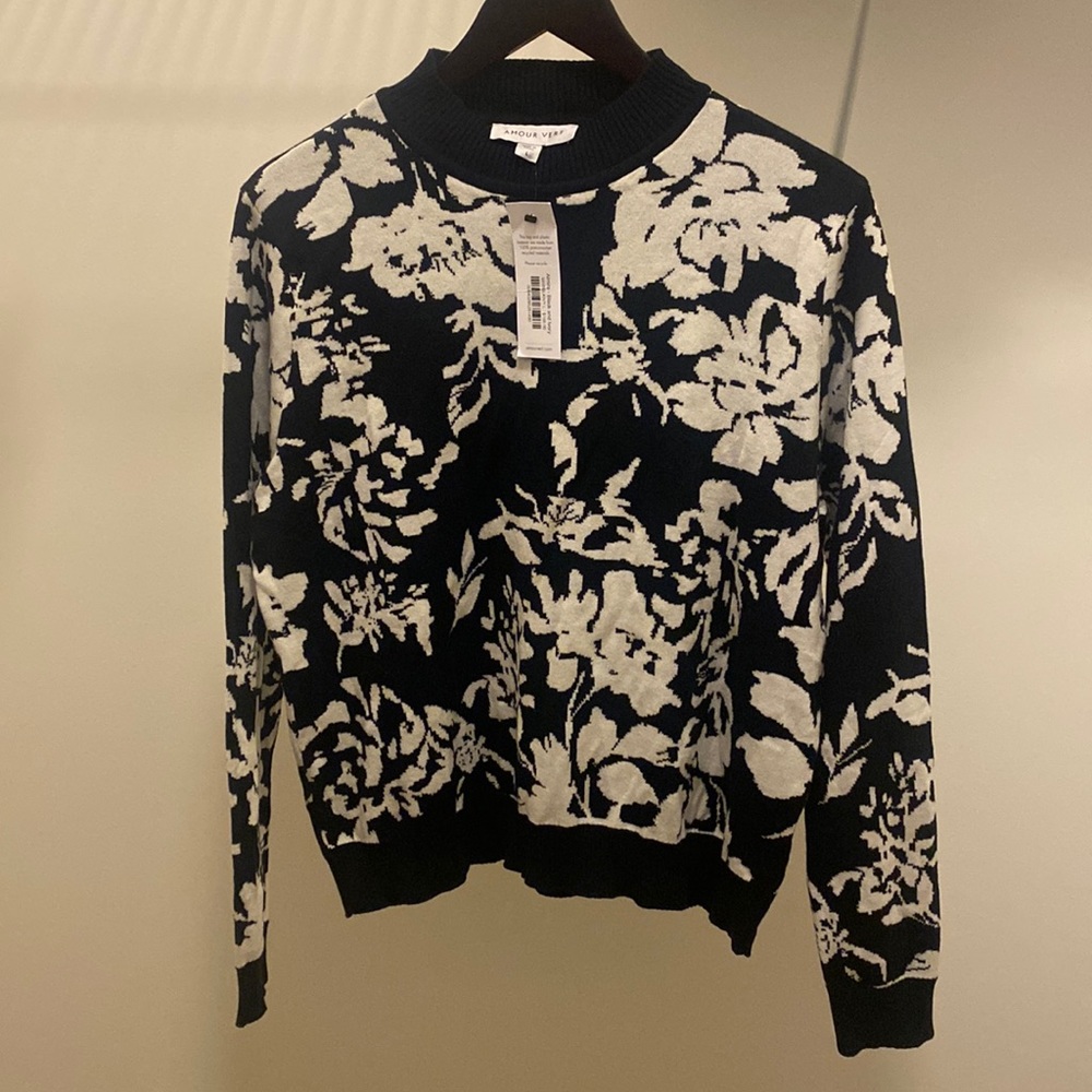 Amour vert sweater NWT